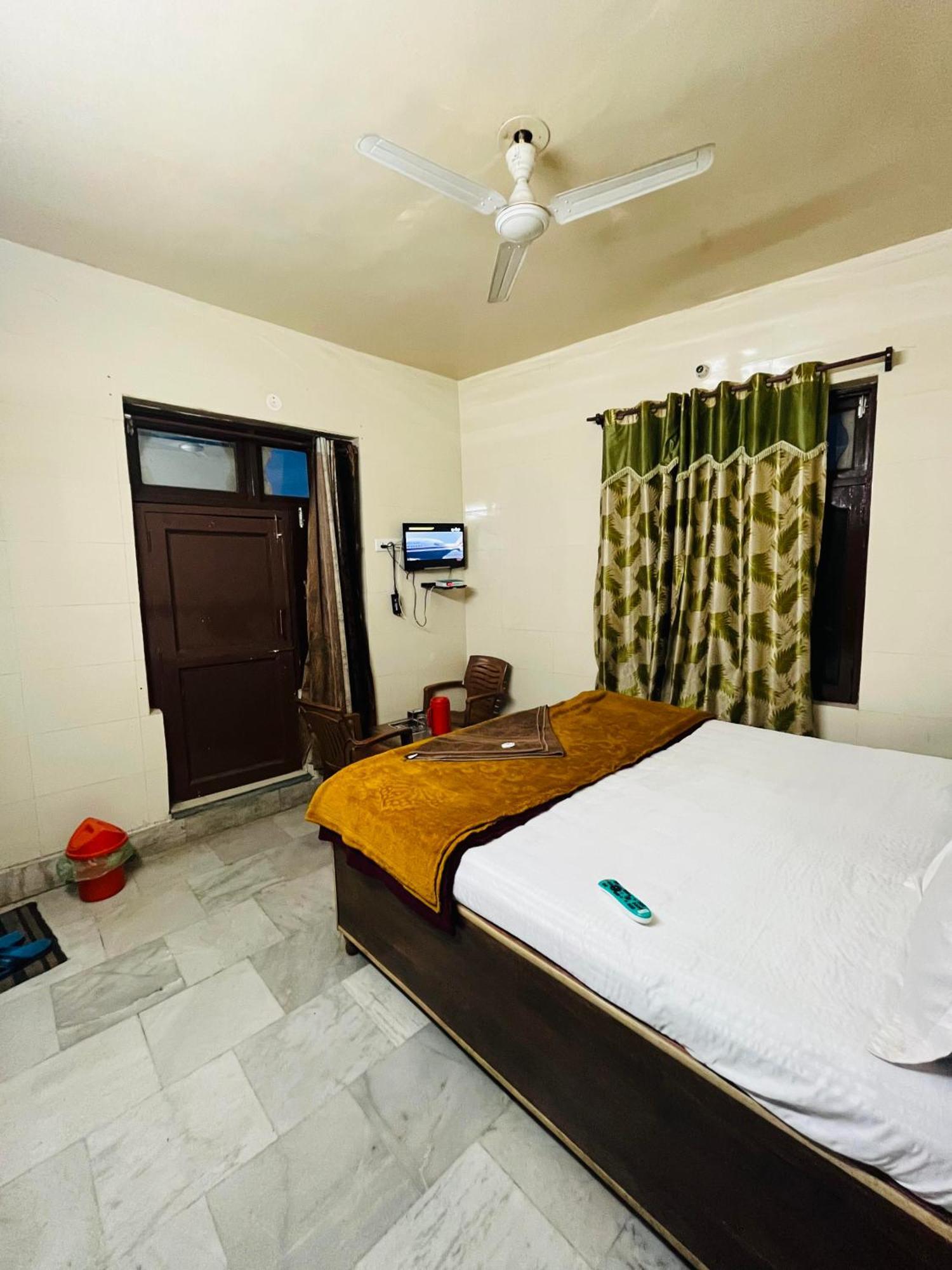 Hotel Raj Golden & Restaurant Pālampur Exterior photo