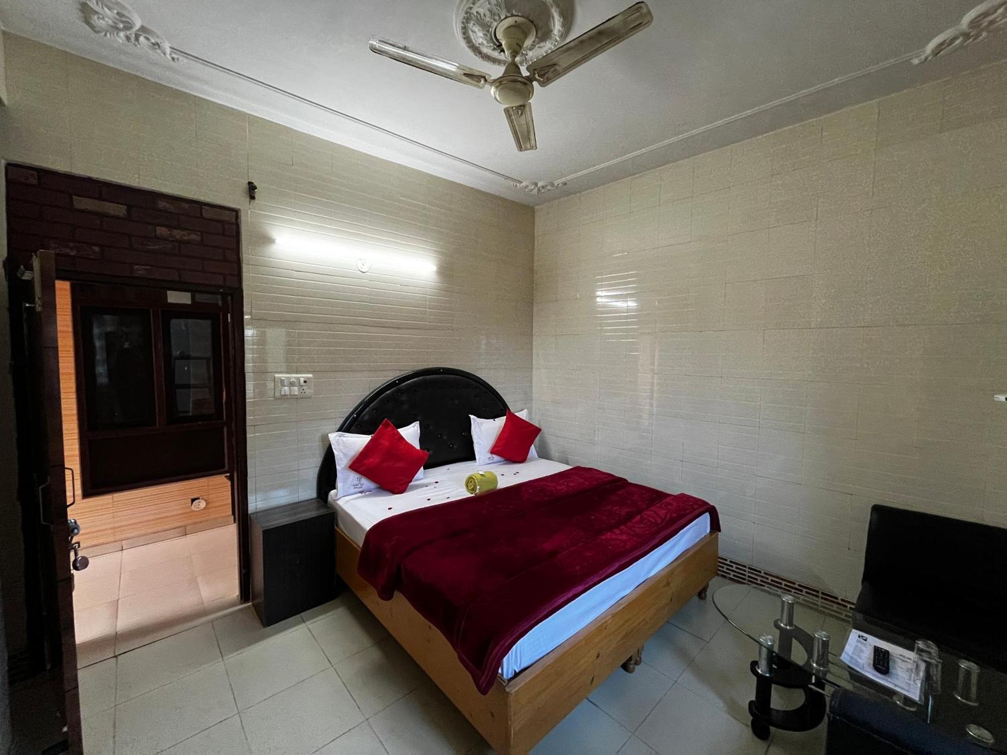 Hotel Raj Golden & Restaurant Pālampur Exterior photo