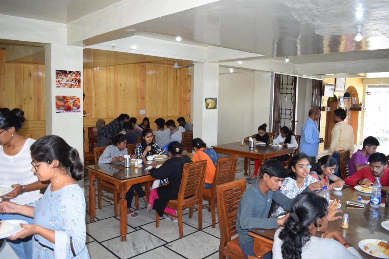 Hotel Raj Golden & Restaurant Pālampur Exterior photo